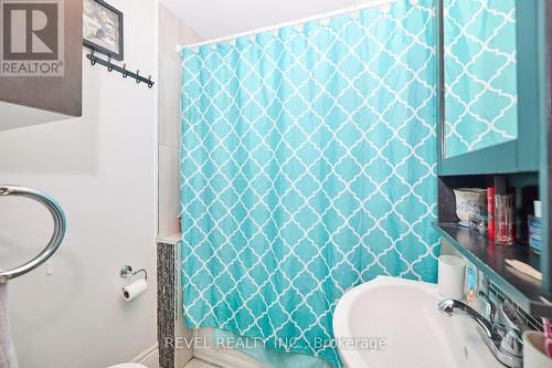 5215 Palmer Avenue, Niagara Falls, ON - Indoor Photo Showing Bathroom