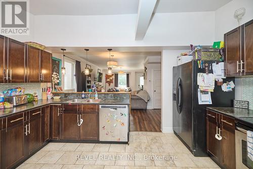 5215 Palmer Avenue, Niagara Falls, ON - Indoor Photo Showing Kitchen With Double Sink