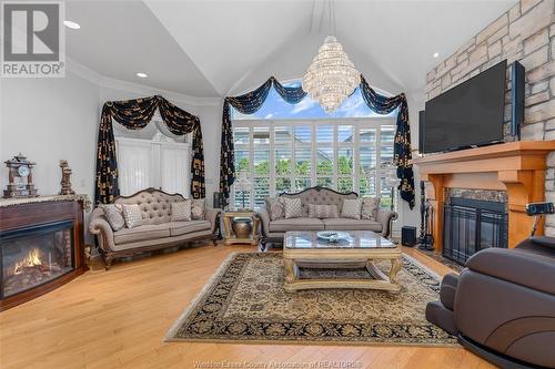 490 Shoreview, Windsor, ON - Indoor Photo Showing Living Room With Fireplace