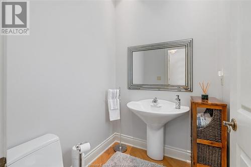 490 Shoreview, Windsor, ON - Indoor Photo Showing Bathroom