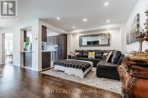 139 Edgewater Drive, Hamilton (Stoney Creek), ON - Indoor Photo Showing Living Room