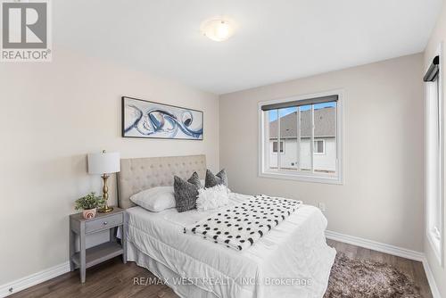 41 Starling Drive, Hamilton (Bruleville), ON - Indoor Photo Showing Bedroom