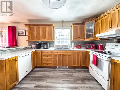 23 Pikes Road, Lewins Cove, NL - Indoor Photo Showing Kitchen With Double Sink