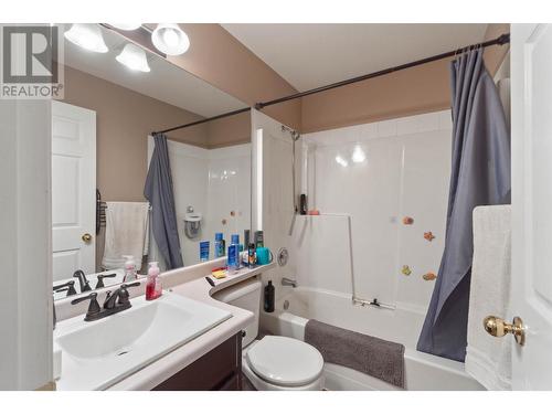 2341 Drummond Crt, Kamloops, BC - Indoor Photo Showing Bathroom