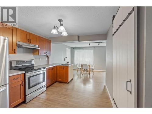 2341 Drummond Crt, Kamloops, BC - Indoor Photo Showing Kitchen