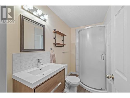 2341 Drummond Crt, Kamloops, BC - Indoor Photo Showing Bathroom