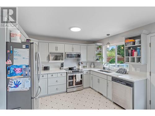 2341 Drummond Crt, Kamloops, BC - Indoor Photo Showing Kitchen