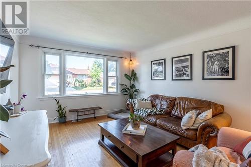 369 Mill Street, Kitchener, ON - Indoor Photo Showing Living Room