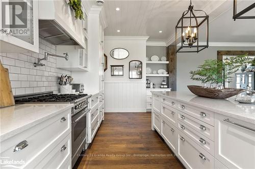 2194 Unicorn Road, Dysart Et Al, ON - Indoor Photo Showing Kitchen With Upgraded Kitchen