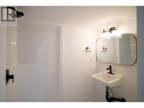 1565 Elm Street, Prince George, BC - Indoor Photo Showing Bathroom