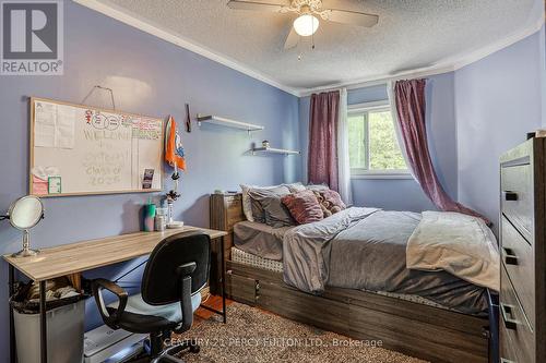 1692 Woodgate Trail, Oshawa, ON - Indoor Photo Showing Bedroom