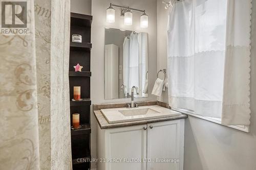 1692 Woodgate Trail, Oshawa, ON - Indoor Photo Showing Bathroom