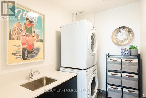 606 - 1285 Queen Street E, Toronto (Greenwood-Coxwell), ON - Indoor Photo Showing Laundry Room