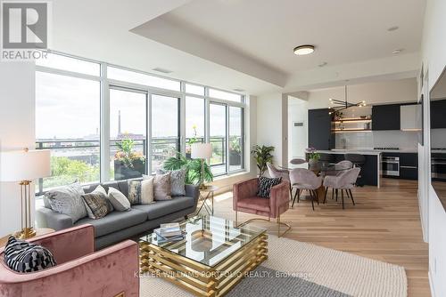 606 - 1285 Queen Street E, Toronto (Greenwood-Coxwell), ON - Indoor Photo Showing Living Room