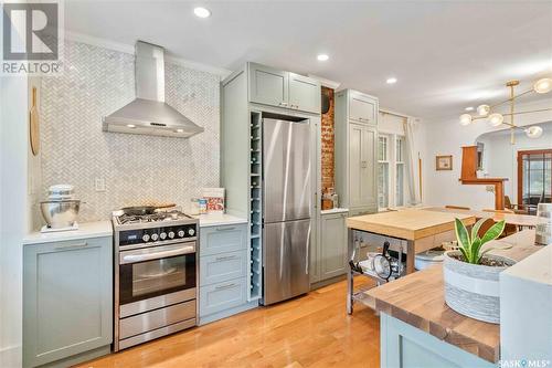 310 8Th Street E, Saskatoon, SK - Indoor Photo Showing Kitchen With Stainless Steel Kitchen With Upgraded Kitchen