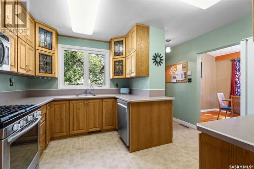 2521 Taylor Street E, Saskatoon, SK - Indoor Photo Showing Kitchen