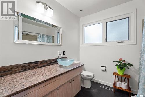 2521 Taylor Street E, Saskatoon, SK - Indoor Photo Showing Bathroom