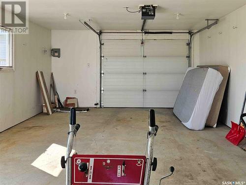 309 7Th Avenue W, Rosetown, SK - Indoor Photo Showing Garage