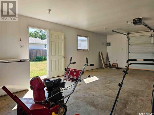 309 7Th Avenue W, Rosetown, SK - Indoor Photo Showing Garage