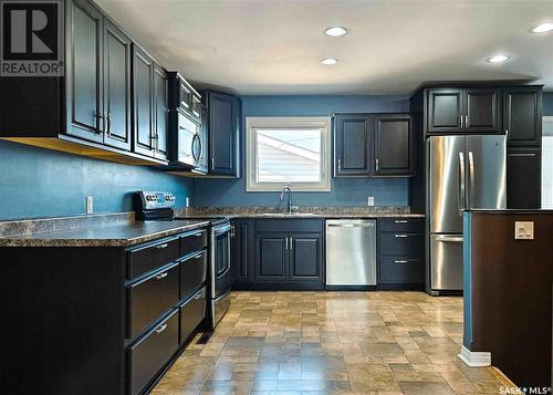 309 7Th Avenue W, Rosetown, SK - Indoor Photo Showing Kitchen