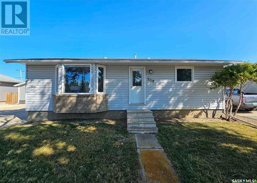 309 7Th Avenue W, Rosetown, SK - Outdoor