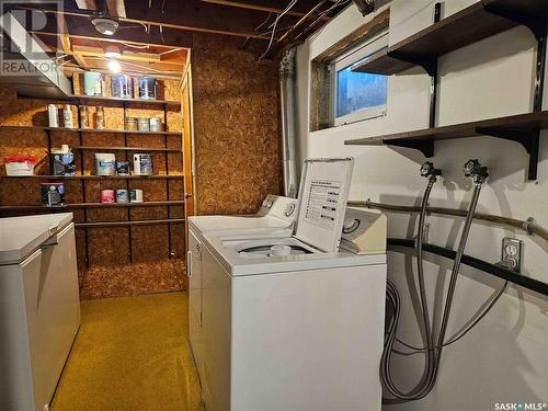 309 7Th Avenue W, Rosetown, SK - Indoor Photo Showing Laundry Room