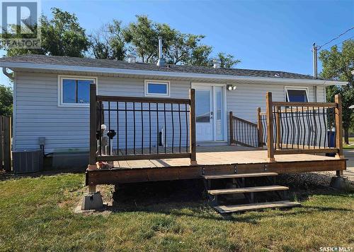 309 7Th Avenue W, Rosetown, SK - Outdoor With Deck Patio Veranda