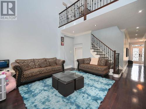 112 Stoneylake Avenue, Brampton, ON - Indoor Photo Showing Living Room