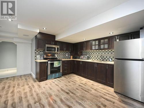 112 Stoneylake Avenue, Brampton, ON - Indoor Photo Showing Kitchen