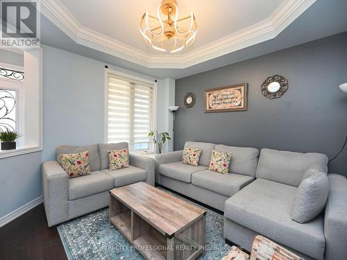 112 Stoneylake Avenue, Brampton, ON - Indoor Photo Showing Living Room