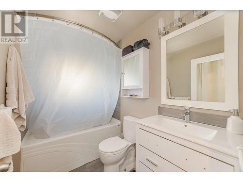 126 Riverdale Drive, Enderby, BC - Indoor Photo Showing Bathroom