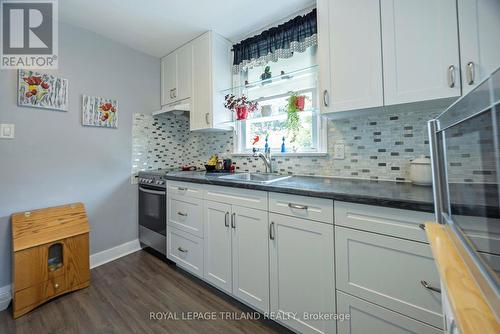 179 Forest Avenue, St. Thomas, ON - Indoor Photo Showing Kitchen With Double Sink With Upgraded Kitchen