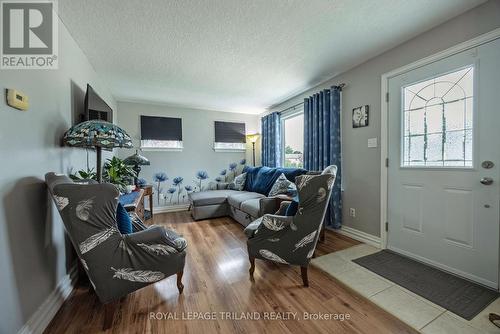 179 Forest Avenue, St. Thomas, ON - Indoor Photo Showing Living Room