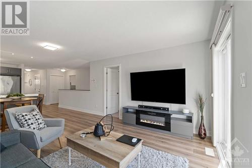 172 Ferrara Drive, Smiths Falls, ON - Indoor Photo Showing Living Room