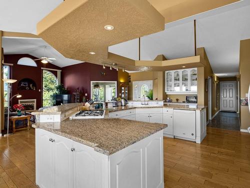 5120 Steffens Rd, Merritt, BC - Indoor Photo Showing Kitchen