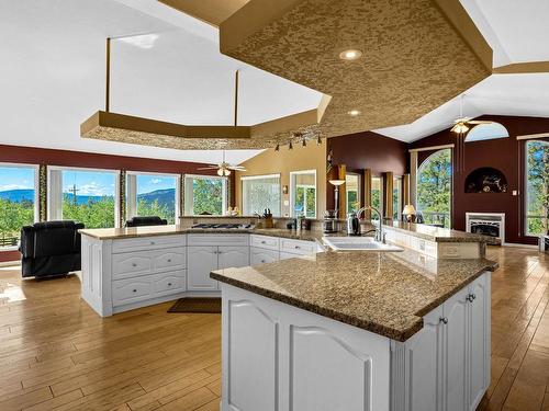 5120 Steffens Rd, Merritt, BC - Indoor Photo Showing Kitchen