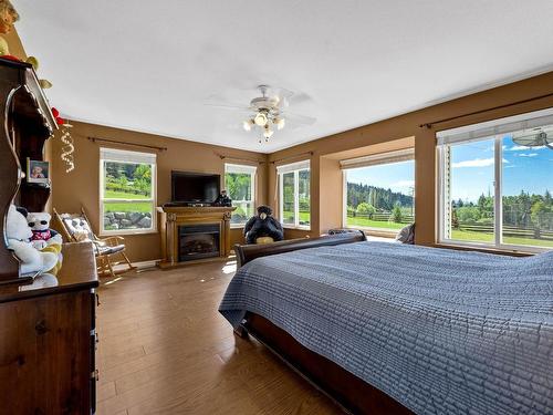 5120 Steffens Rd, Merritt, BC - Indoor Photo Showing Bedroom With Fireplace