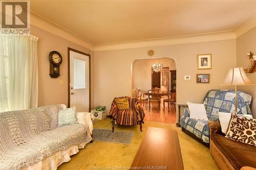 1561 Armanda Street, Windsor, ON - Indoor Photo Showing Living Room