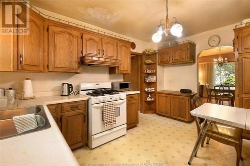 1561 Armanda Street, Windsor, ON - Indoor Photo Showing Kitchen