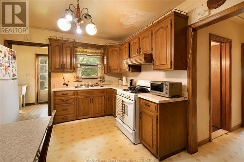 1561 Armanda Street, Windsor, ON - Indoor Photo Showing Kitchen