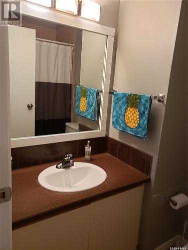 1321 Edward Avenue, Saskatoon, SK - Indoor Photo Showing Bathroom