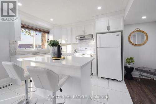 30 - 900 Central Park Drive, Brampton (Northgate), ON - Indoor Photo Showing Kitchen