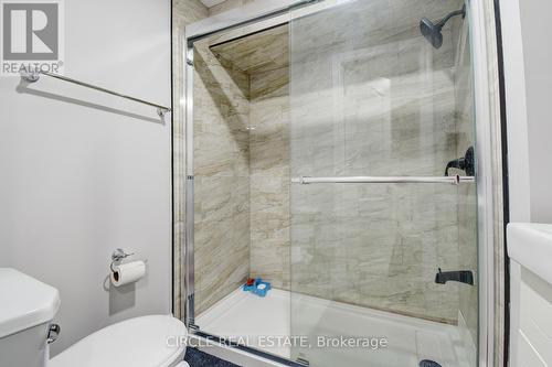 30 - 900 Central Park Drive, Brampton (Northgate), ON - Indoor Photo Showing Bathroom