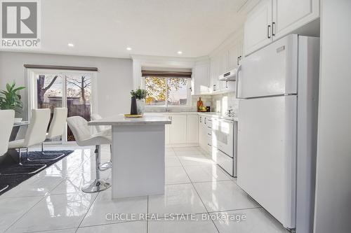 30 - 900 Central Park Drive, Brampton, ON -  Photo Showing Kitchen