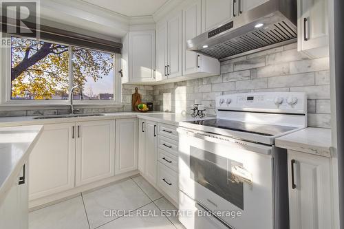 30 - 900 Central Park Drive, Brampton, ON - Indoor Photo Showing Kitchen