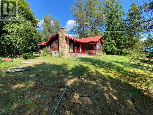 8712 Beach  Street, Balfour, BC - Outdoor