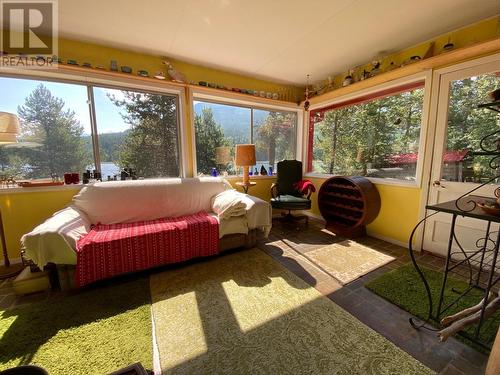 8712 Beach  Street, Balfour, BC - Indoor Photo Showing Bedroom