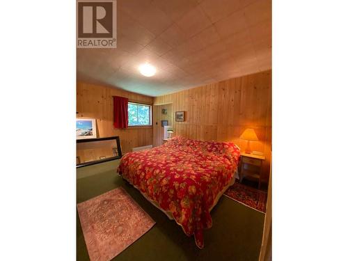 8712 Beach  Street, Balfour, BC - Indoor Photo Showing Bedroom