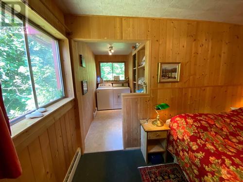 8712 Beach  Street, Balfour, BC - Indoor Photo Showing Bedroom