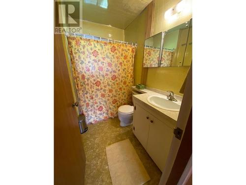 8712 Beach  Street, Balfour, BC - Indoor Photo Showing Bathroom